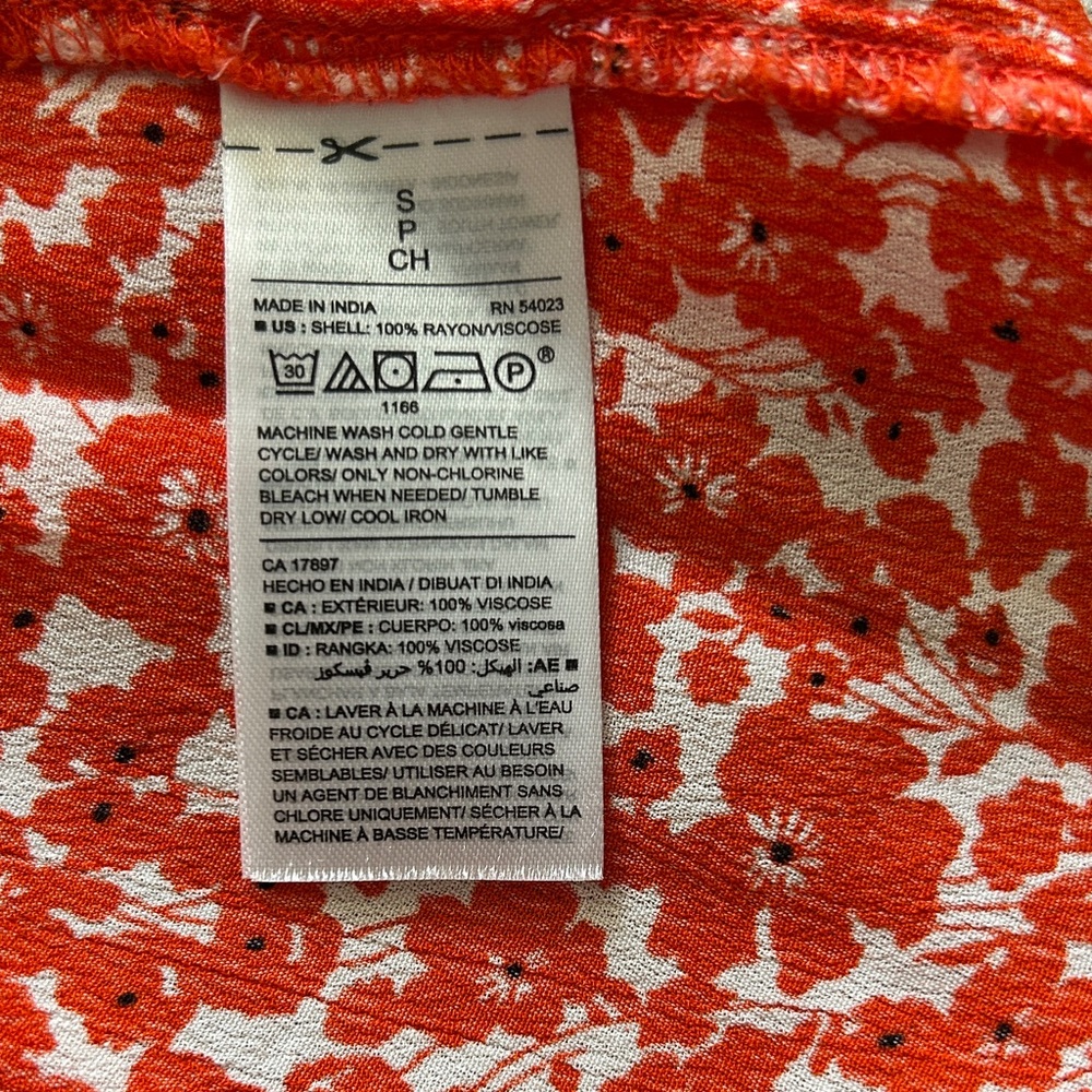 Old Navy Vibrant Red Floral Top - Picture 5 of 6